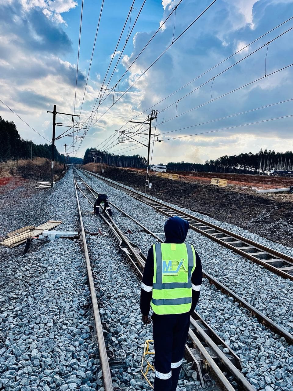 Atmospheric rail field worker